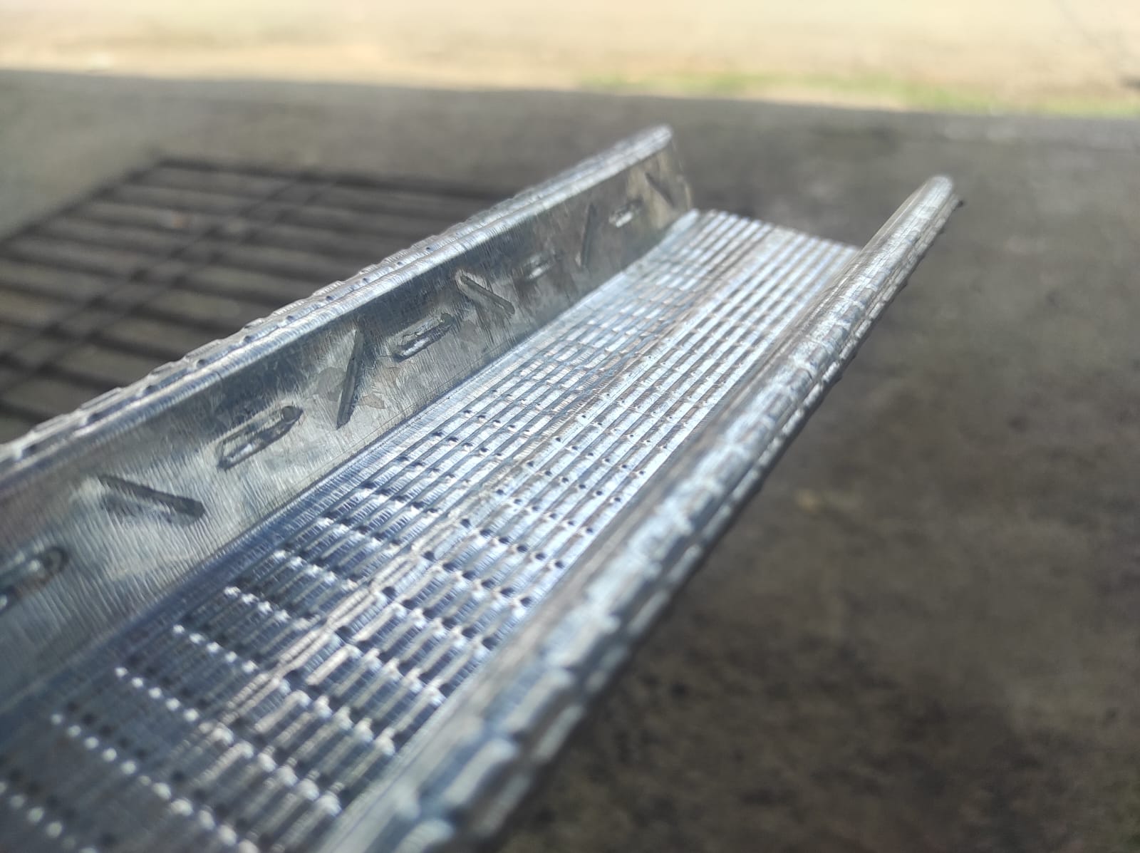 Side angle of galvanized C-channel profile